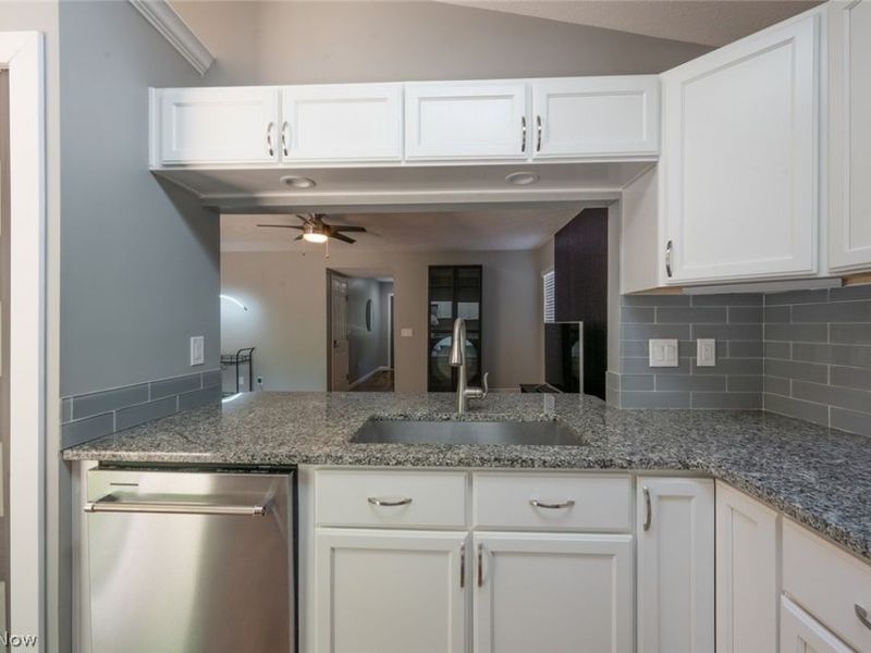 8716 Blossom Drive, Mentor, OH 44060 Photo 7