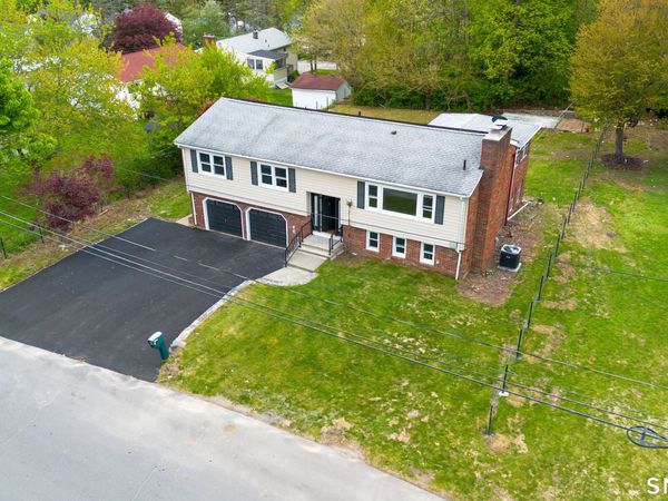 17 Fieldstone, Waterbury, CT 06704