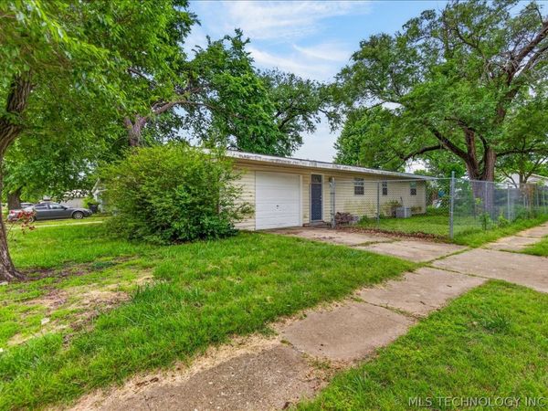 221 Spring Road , Bartlesville, OK 74003