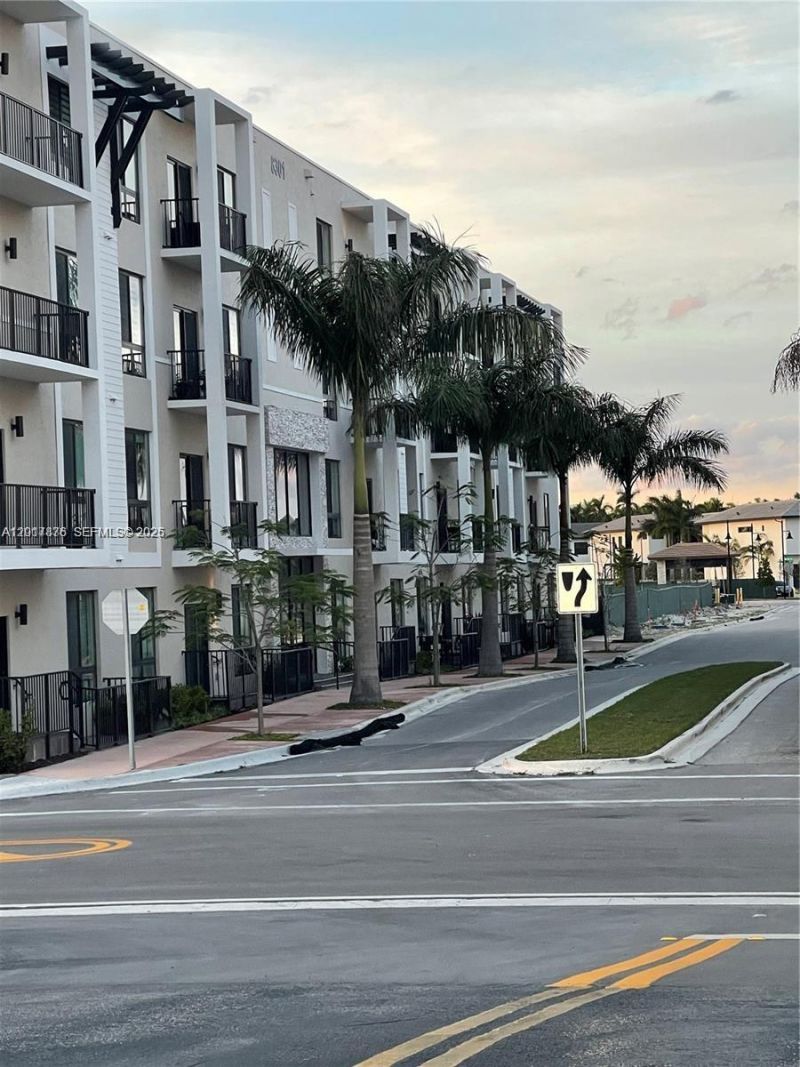 8201 NW 41st St , Unit D-203, Doral, FL 33166 Photo