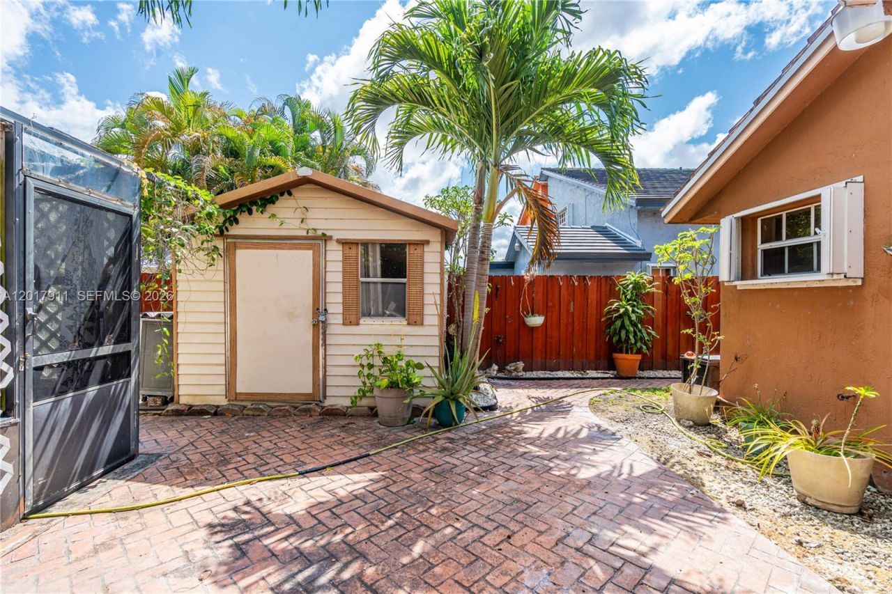 7811 SW 9th Ter, Miami, FL 33144 Photo