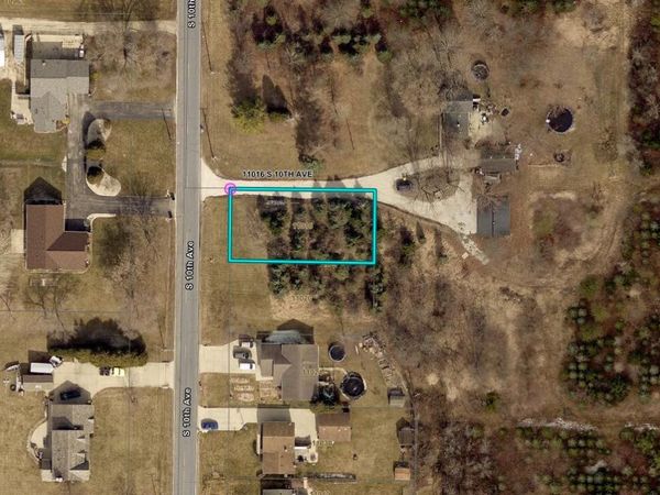 11016 S 10th Ave, Oak Creek, WI 53154