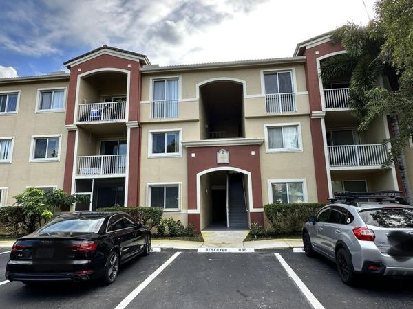 7085 Nova Drive, Unit 320, Davie, FL 33317