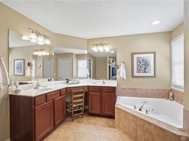 5604 Oak View Drive, Hamilton Township, OH 45039 Photo 36