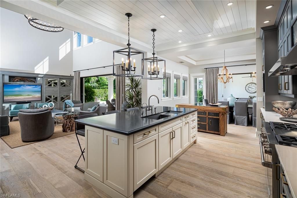 3170 Crayton Rd , Naples, FL 34103 Photo