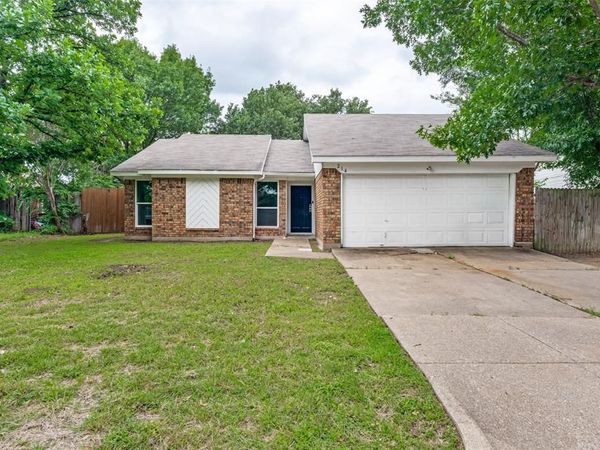 214 Valley Forge Lane, Arlington, TX 76002