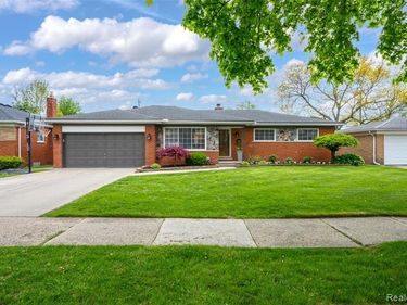 20500 Erben Street, St. Clair Shores, MI 48081