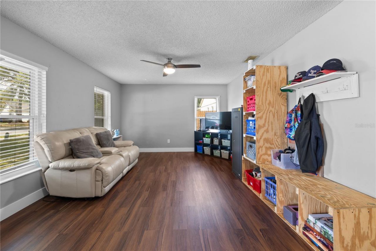1062 Mckinnon Avenue, Oviedo, FL 32765 Photo