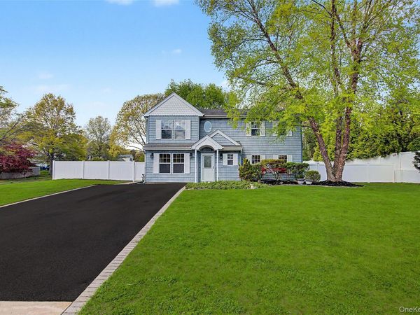 6 Lyons Lane , Coram, NY 11727