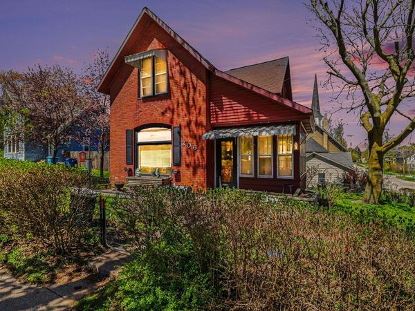 306 5th Street, Manistee, MI 49660