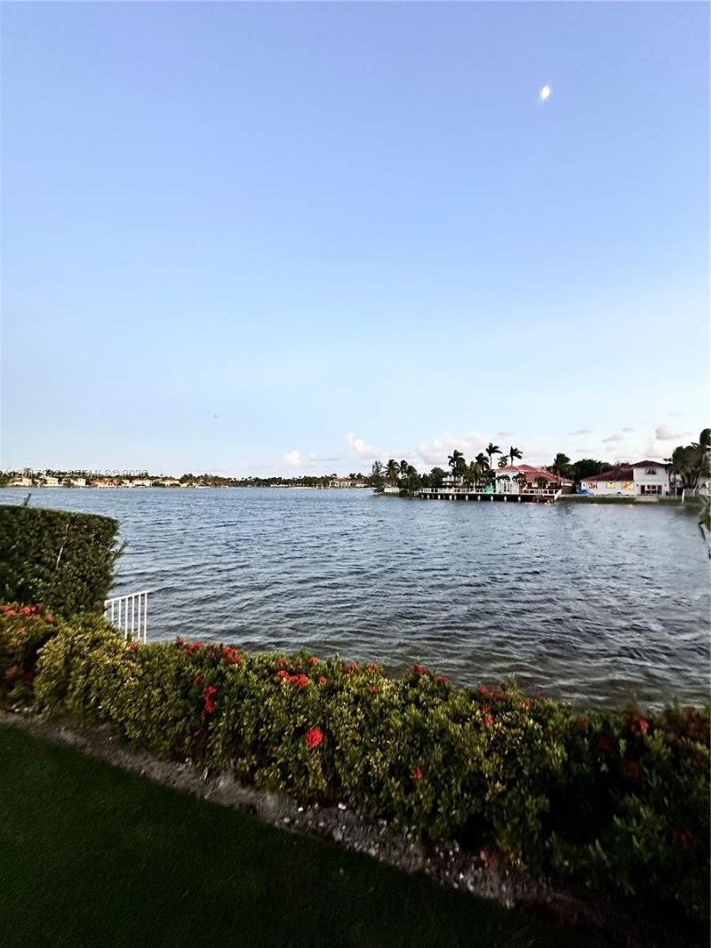 6801 NW 113th Ct, Doral, FL 33178 Photo