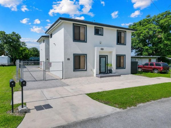 11970 SW 215th St, Unit B, Miami, FL 33177
