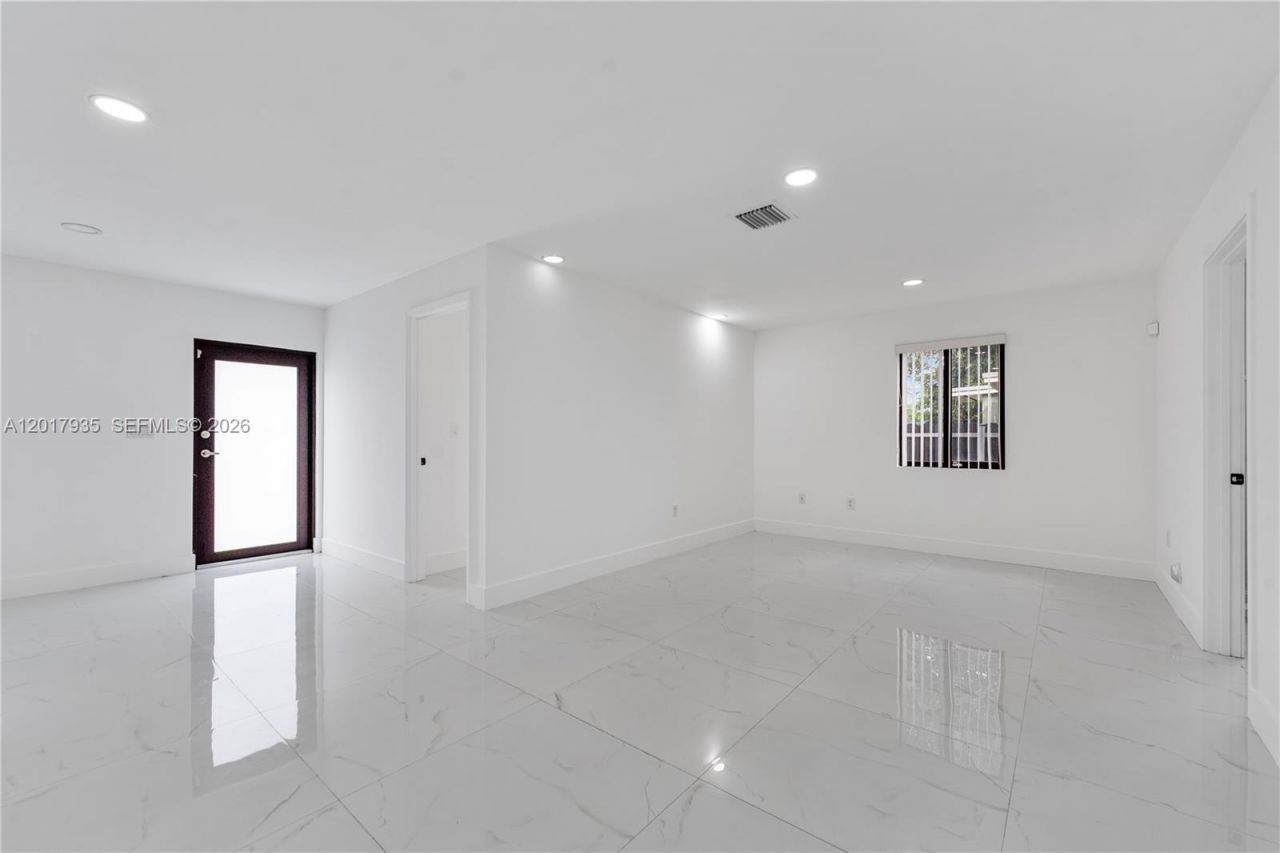 11970 SW 215th St, Unit B, Miami, FL 33177 Photo