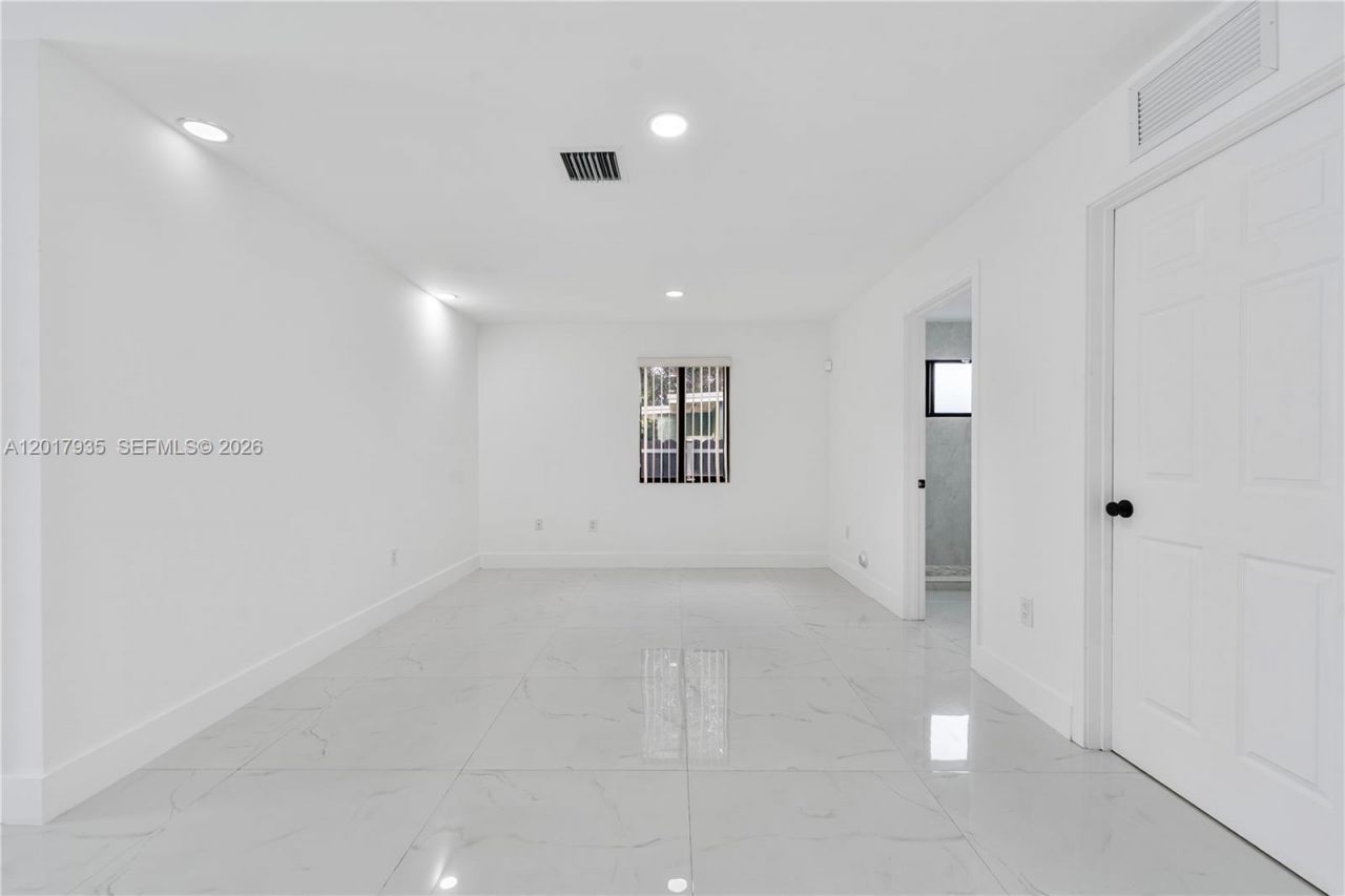 11970 SW 215th St, Unit B, Miami, FL 33177 Photo