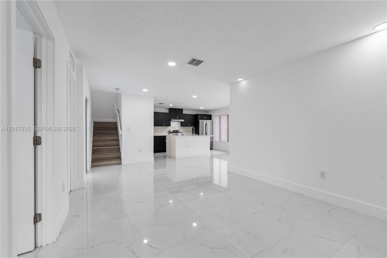 11970 SW 215th St, Unit B, Miami, FL 33177 Photo