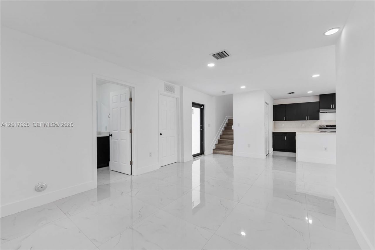 11970 SW 215th St, Unit B, Miami, FL 33177 Photo