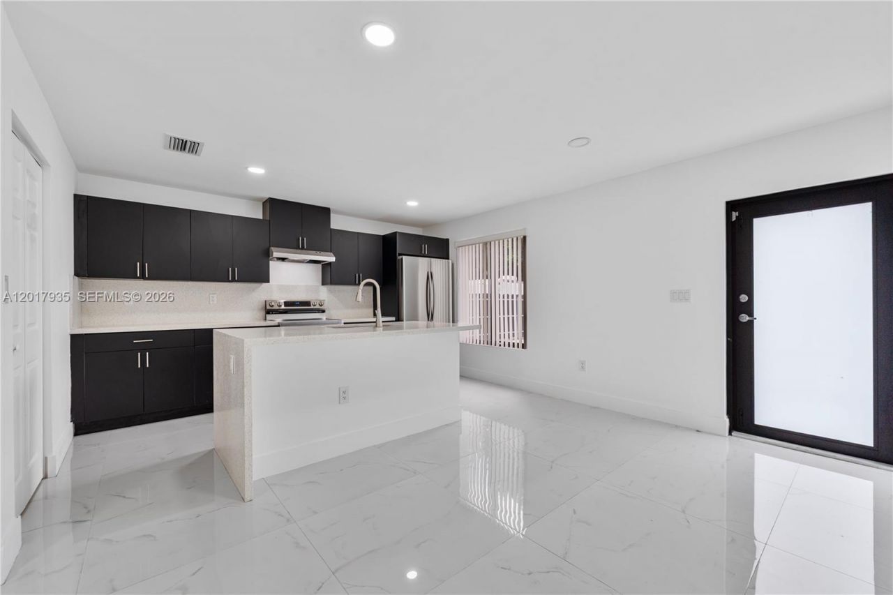 11970 SW 215th St, Unit B, Miami, FL 33177 Photo