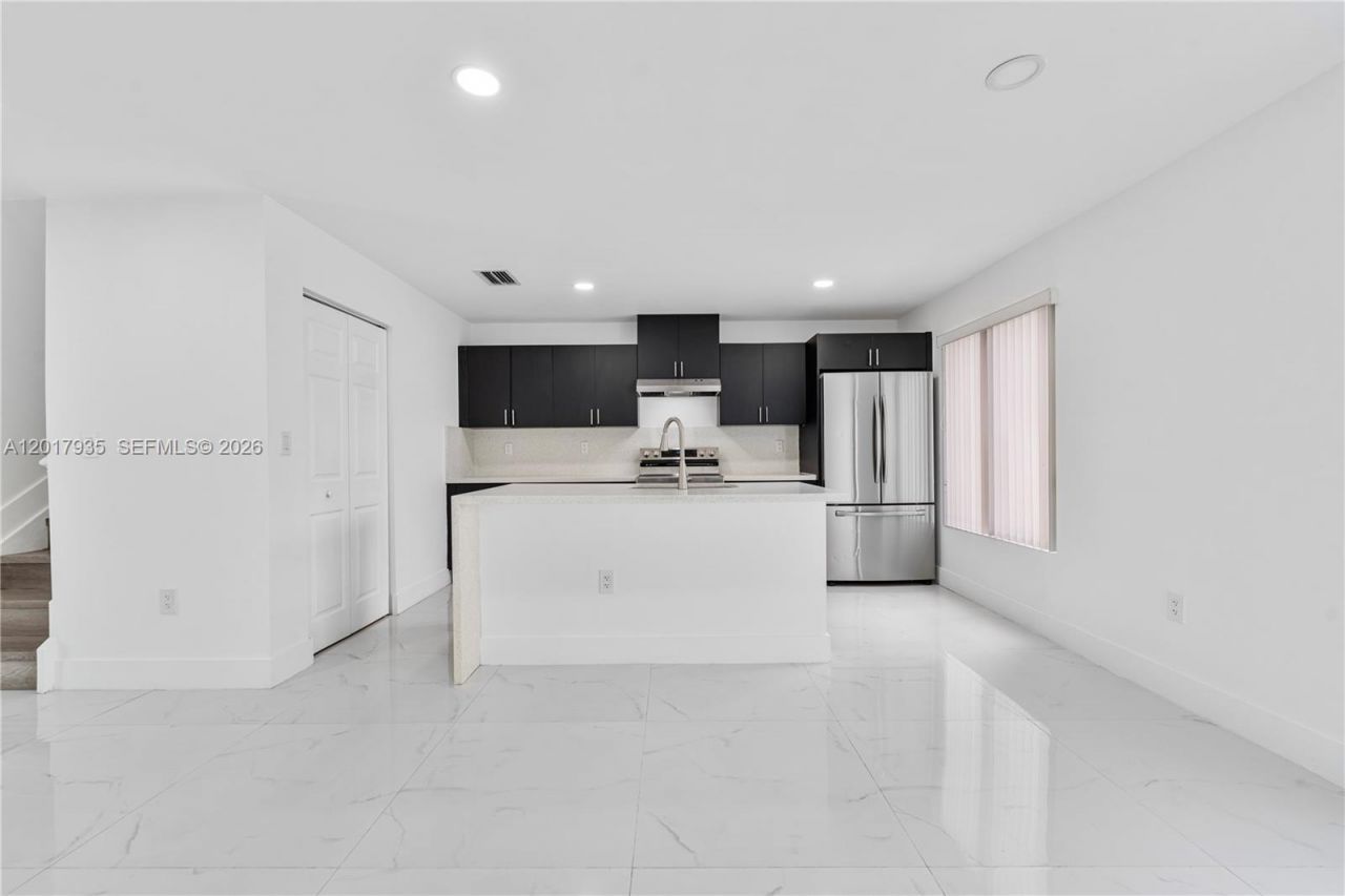 11970 SW 215th St, Unit B, Miami, FL 33177 Photo