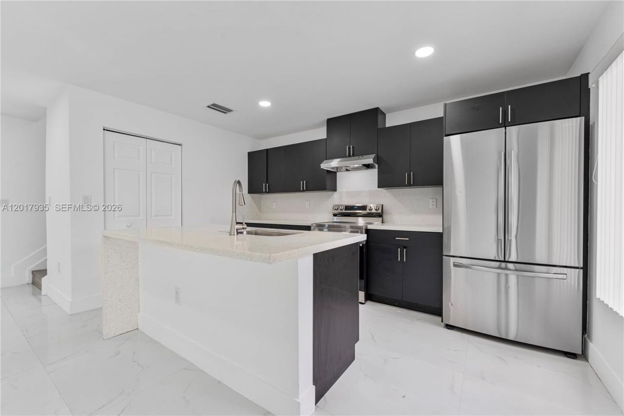 11970 SW 215th St, Unit B, Miami, FL 33177 Photo