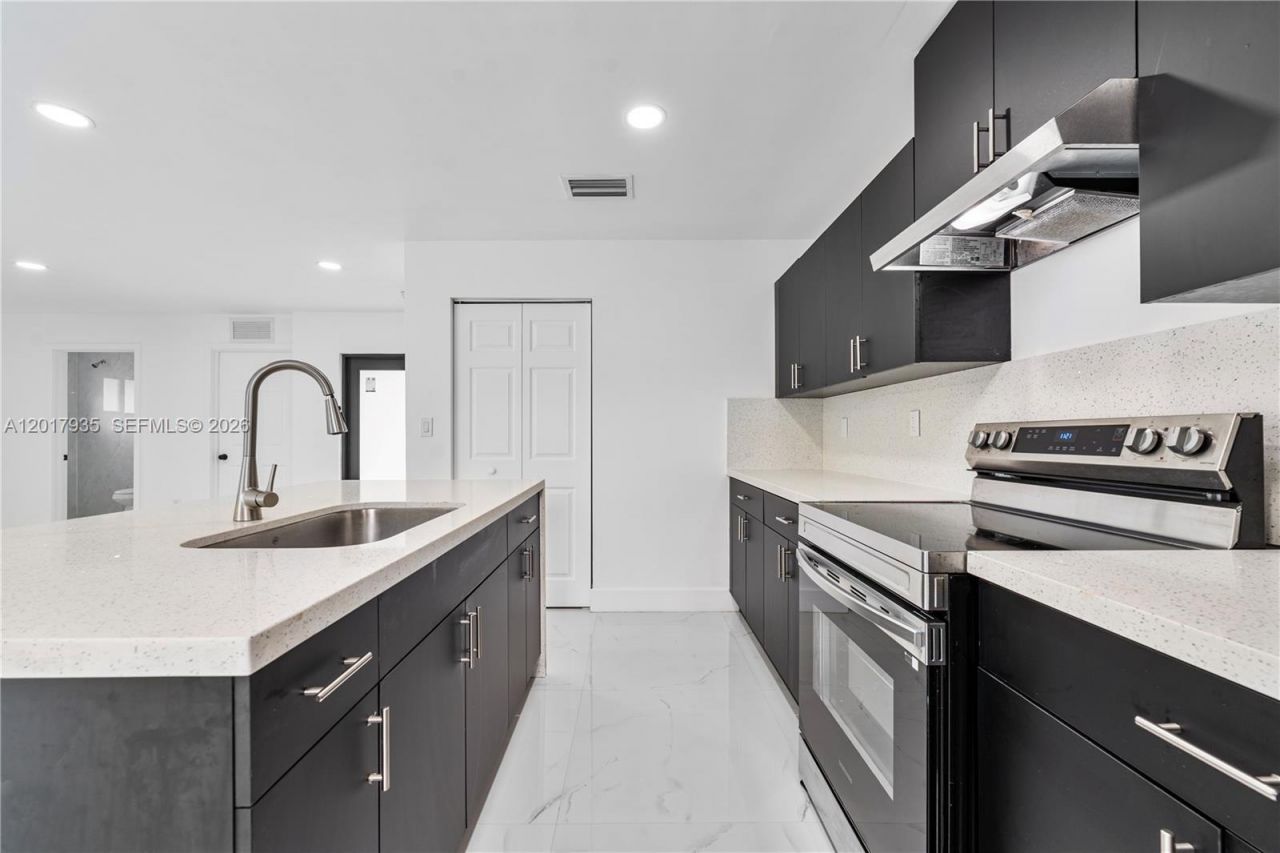 11970 SW 215th St, Unit B, Miami, FL 33177 Photo