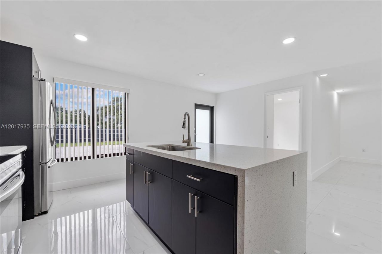 11970 SW 215th St, Unit B, Miami, FL 33177 Photo