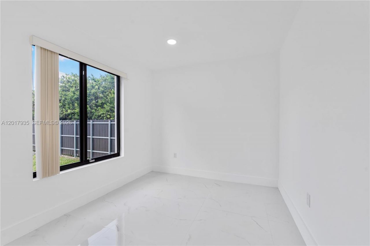 11970 SW 215th St, Unit B, Miami, FL 33177 Photo