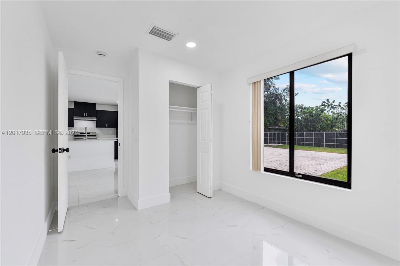 11970 SW 215th St, Unit B, Miami, FL 33177 Photo