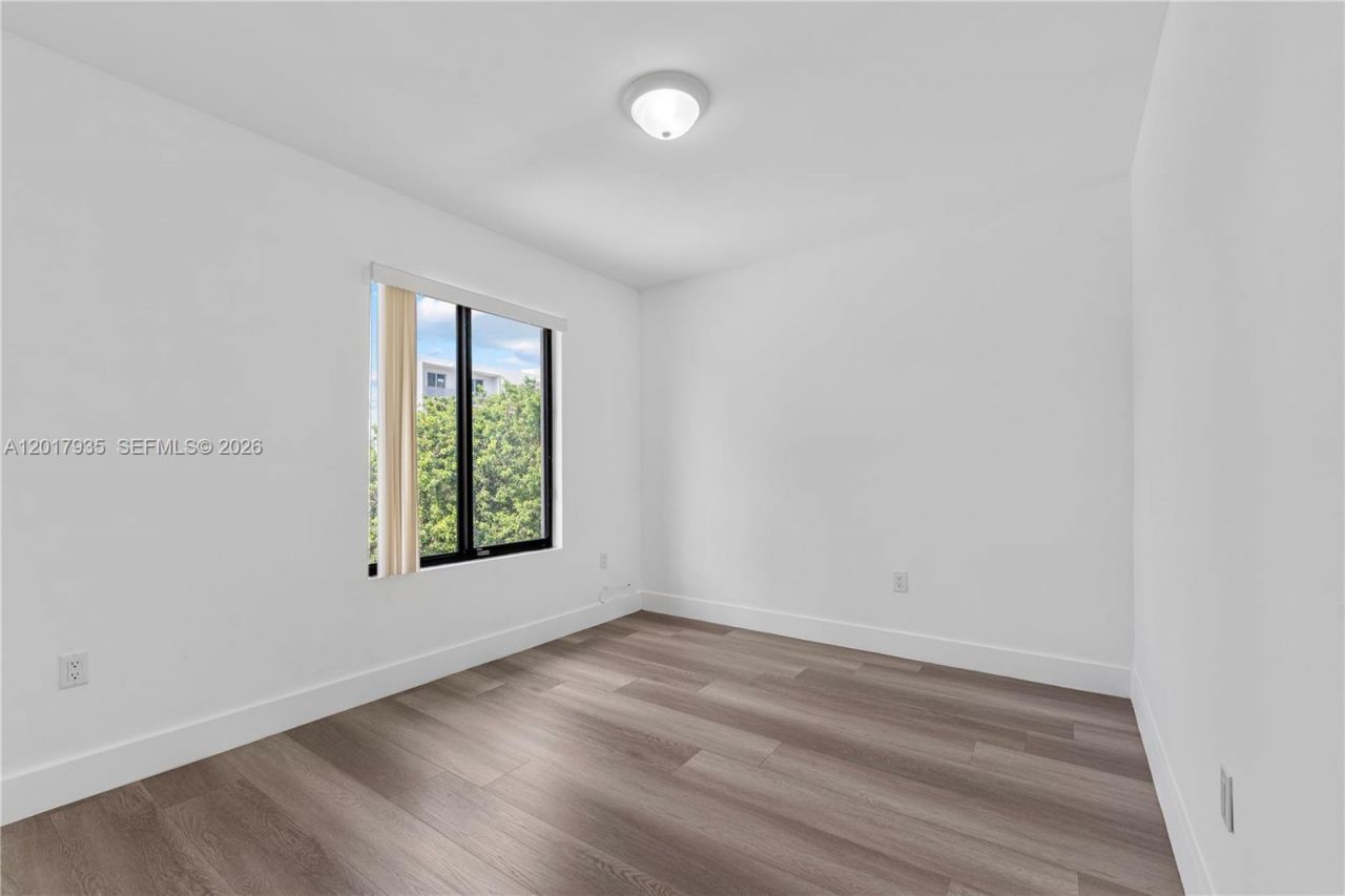 11970 SW 215th St, Unit B, Miami, FL 33177 Photo