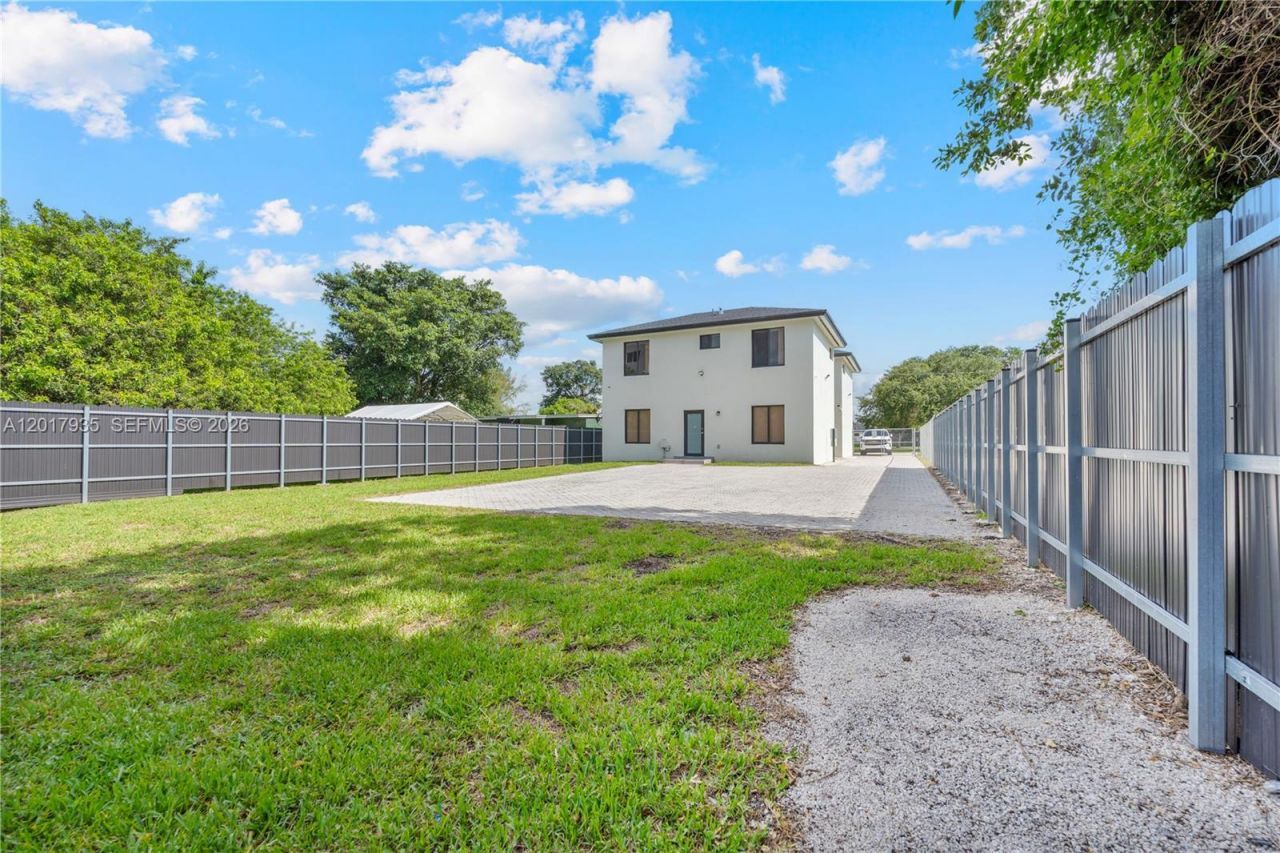 11970 SW 215th St, Unit B, Miami, FL 33177 Photo