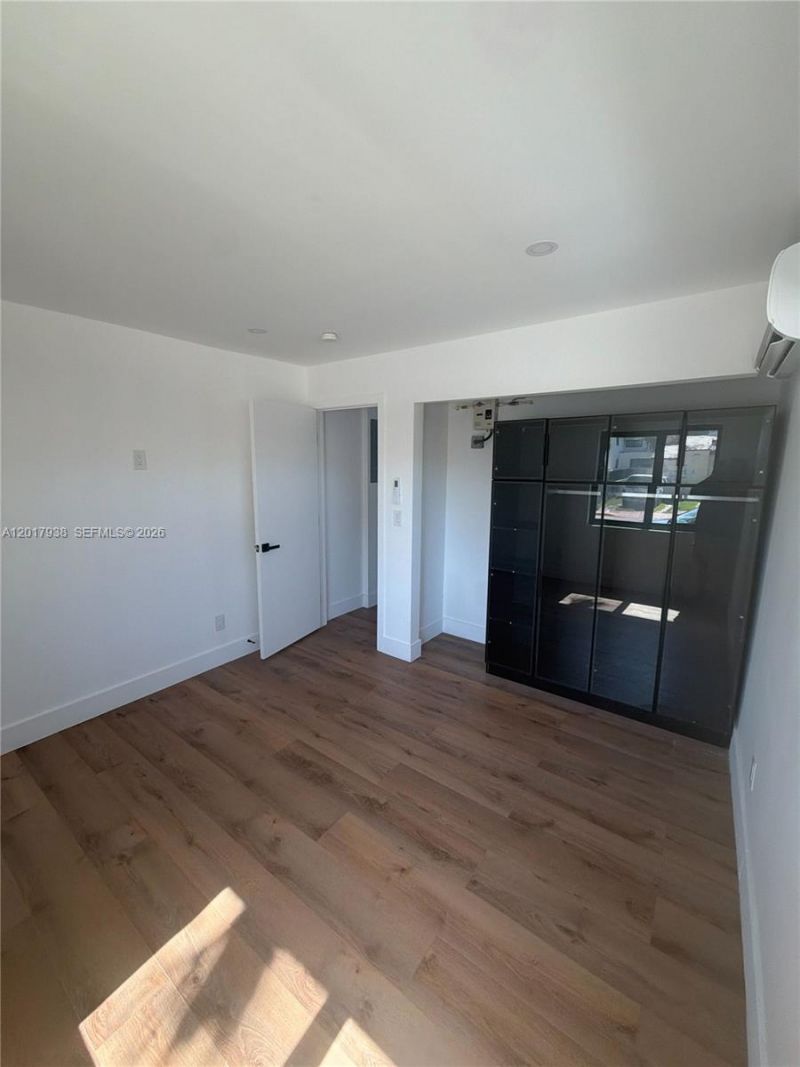 7801 Byron Ave, Unit B, Miami Beach, FL 33141 Photo