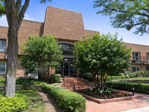 1250 Park Avenue W, Unit 421, Highland Park, IL 60035