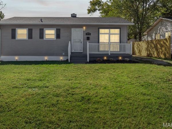 810 Saint Thomas Lane , Cahokia, IL 62206