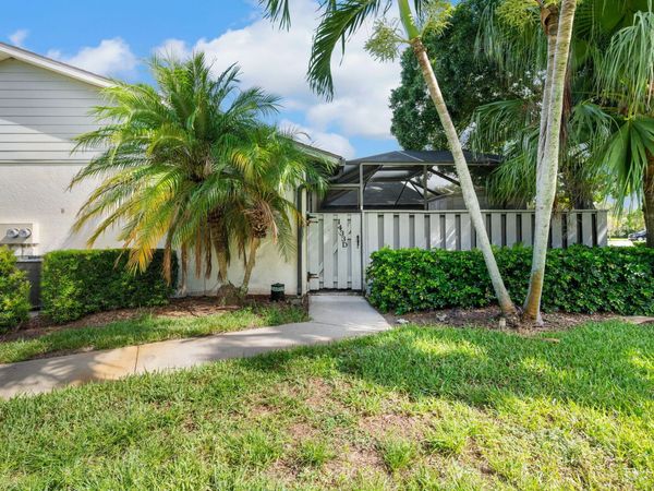 1433 Captains Walk, Unit 18d, Fort Pierce, FL 34950