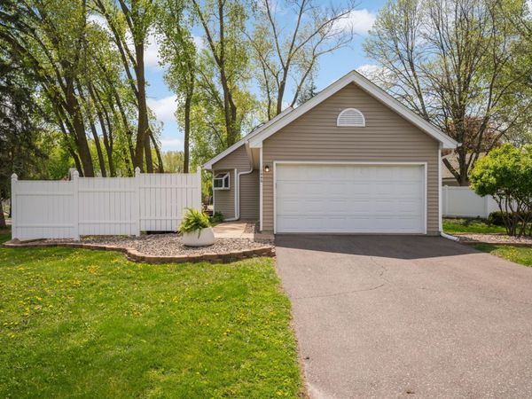 1440 Granada Avenue N, Oakdale, MN 55128