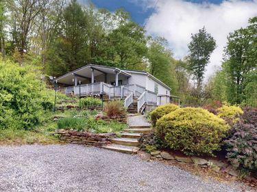 1418 CHERRY RUN Road, Grafton, WV 26354