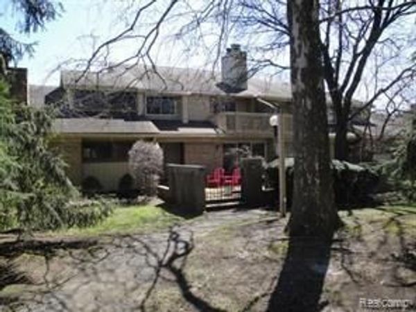 1549 S Hill Boulevard , Bloomfield Hills, MI 48304