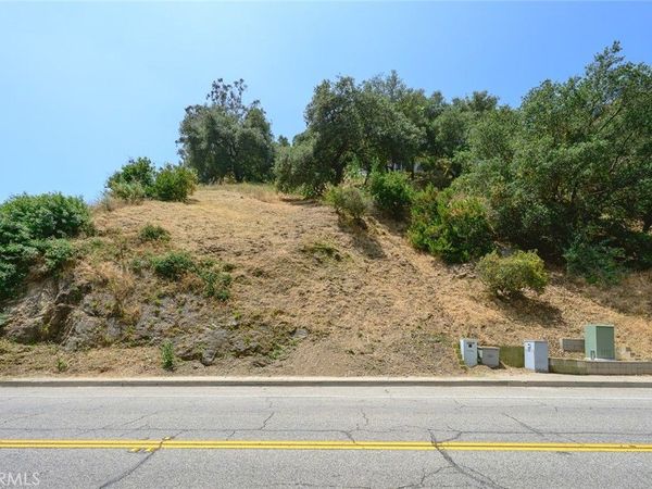 2589 E Chevy Chase Drive, Glendale, CA 91206