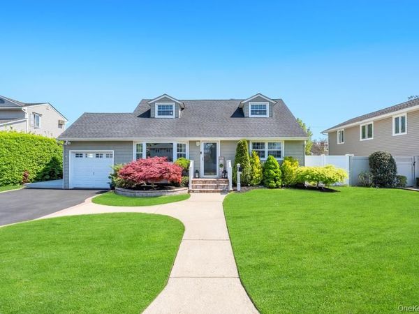 33 Peachtree Lane , Hicksville, NY 11801