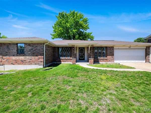 9243 Roger Lee Lane , St Louis, MO 63126