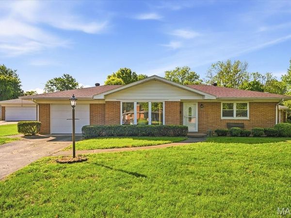 300 Longview Drive , Belleville, IL 62223