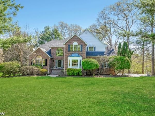 1 Bell Ct, Chester, NJ 07930