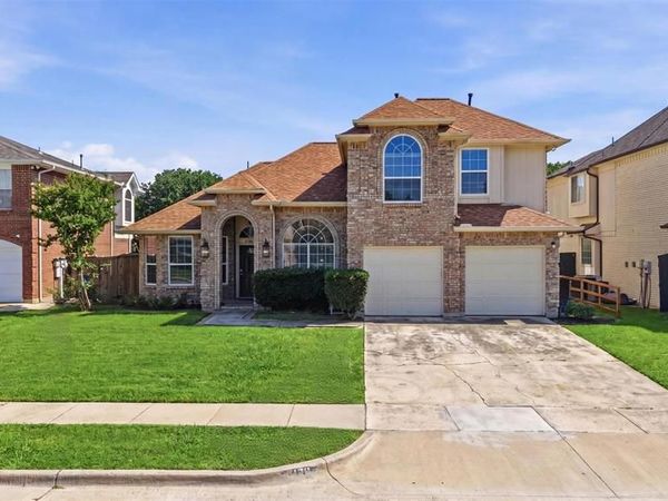 1136 Breezewood Drive, Lewisville, TX 75077