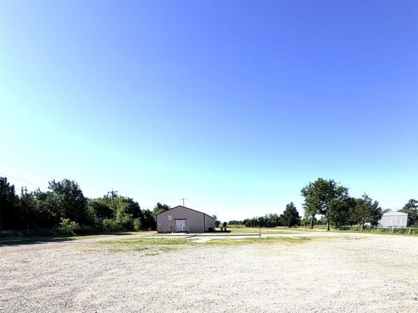 9810 Hornbeam Road , Henryetta, OK 74437