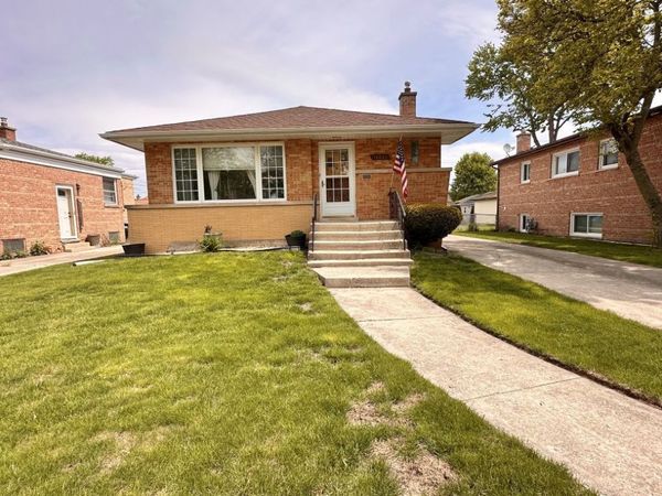 10021 Minnick Avenue , Oak Lawn, IL 60453