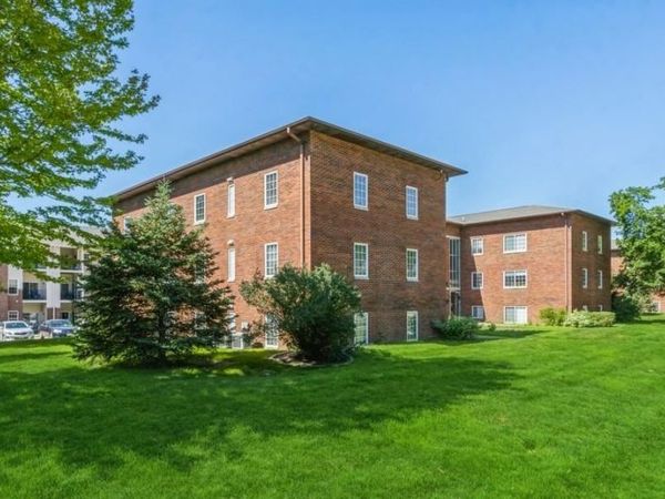 300 Grandview Ct, Unit 313, Iowa City, IA 52246