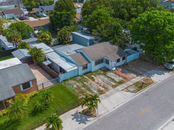 661 E 7th St , Hialeah, FL 33010