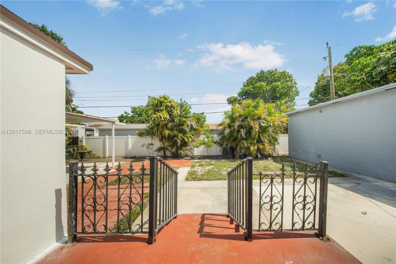 661 E 7th St , Hialeah, FL 33010 Photo