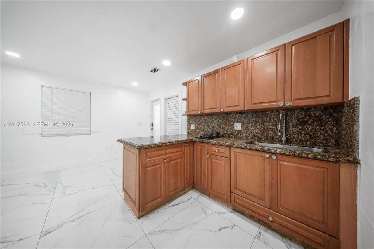 661 E 7th St , Hialeah, FL 33010 Photo