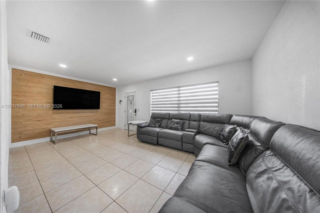 661 E 7th St , Hialeah, FL 33010 Photo