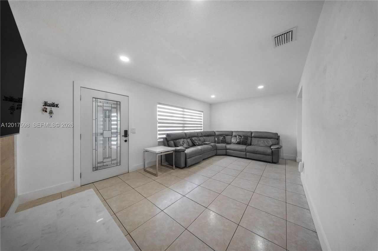 661 E 7th St , Hialeah, FL 33010 Photo